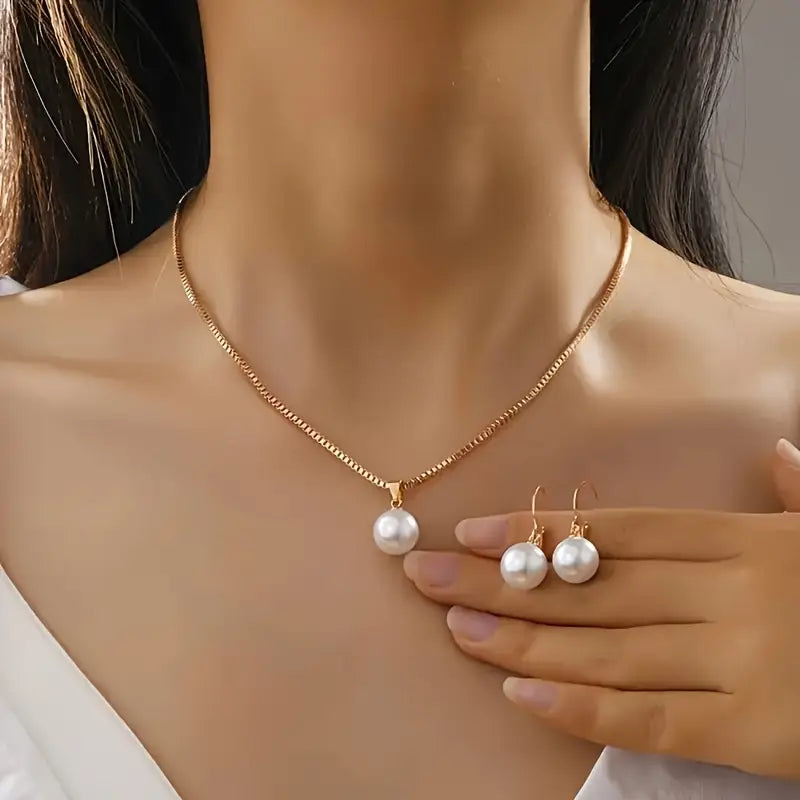 An Elegant Vintage Jewelry Set Featuring a 3pcs Fashion Minimalist Pendant Necklace And Earrings