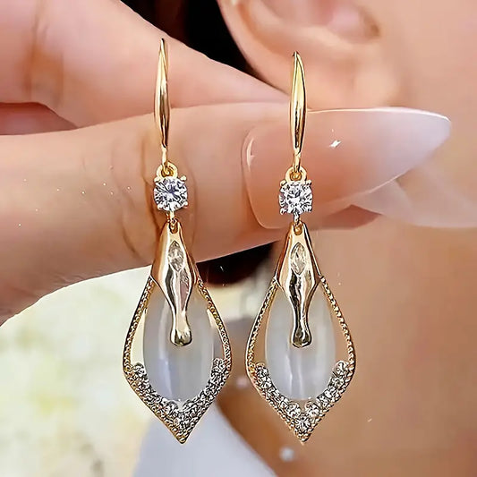Minimalist And Innovative Water Droplet Earrings for Fashionable Parties Commemorative Gifts for Family And Friends Versatile Jewelry Exquisite Christmas And Birthday Gifts