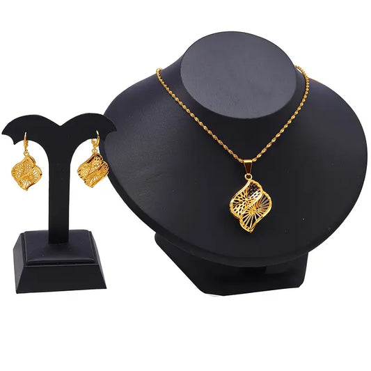 A Two-Piece Set of Minimalist Golden Jewelry for Middle Eastern Brides