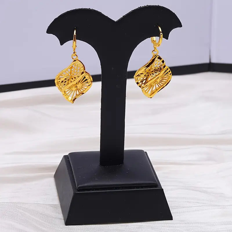 A Two-Piece Set of Minimalist Golden Jewelry for Middle Eastern Brides